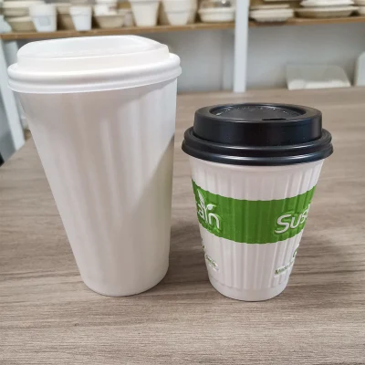 Tasse de café jetable en relief d'ondulation de verre à boire imprimé par coutume